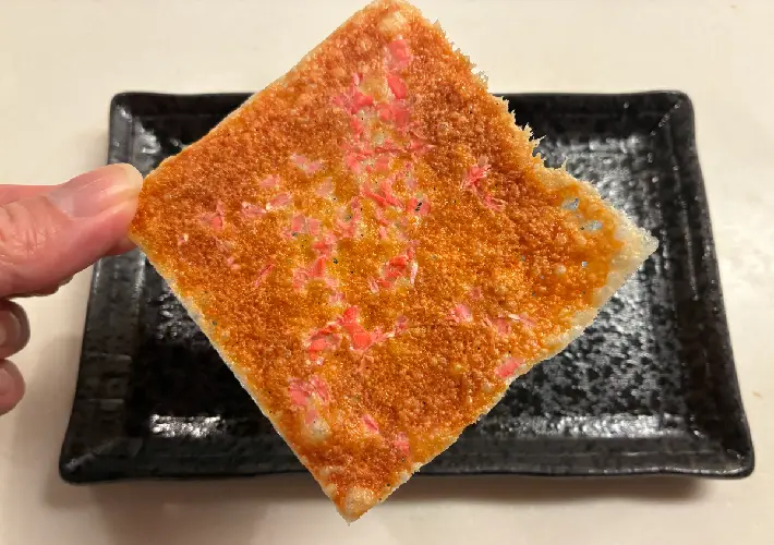パリパリのチーズせんべいの画像（撮影：エニママ）
