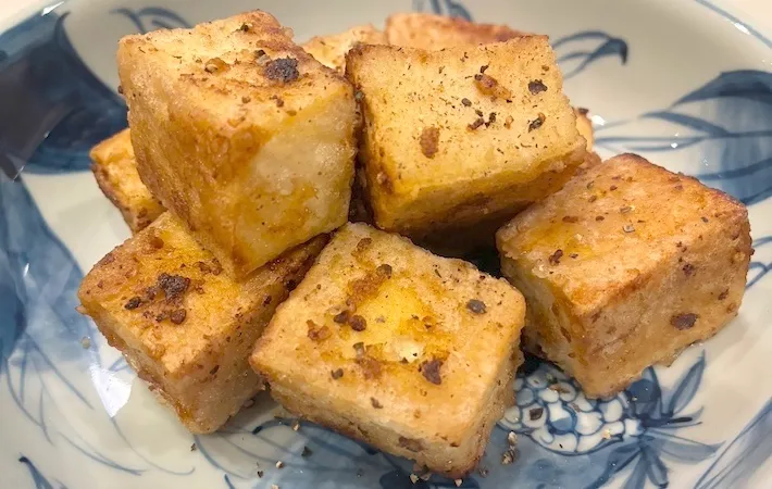 完成した『厚揚げのガリバタ焼き』の画像（撮影：エニママ）
