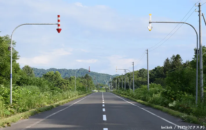 北海道の道路の矢印の写真