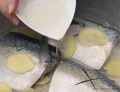 料理にみりんを入れる