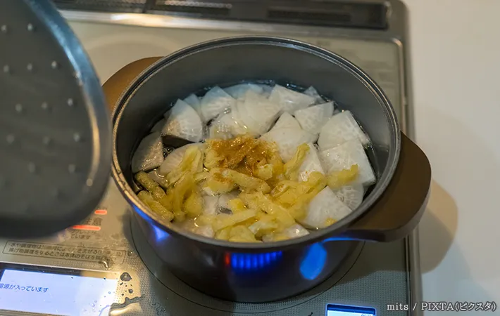 味噌汁を作る写真