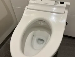 ウォシュレットつきトイレの写真（撮影：grapeライフハック編集部）