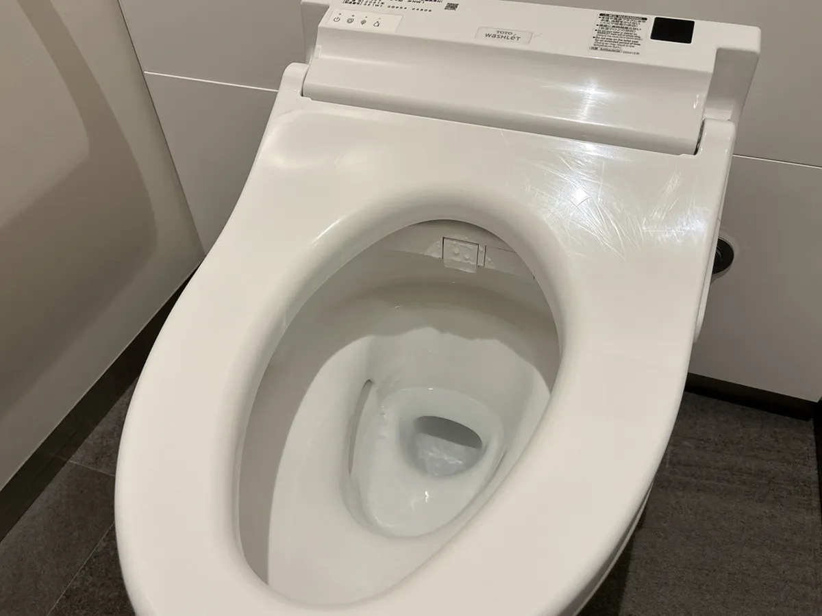 ウォシュレットつきトイレの写真（撮影：grapeライフハック編集部）
