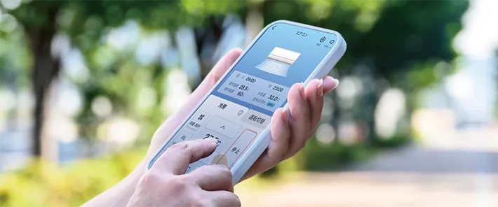 スマートフォンアプリを使う写真