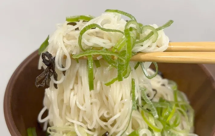 器に盛りつけた『油そうめん』の画像（撮影：キジカク）