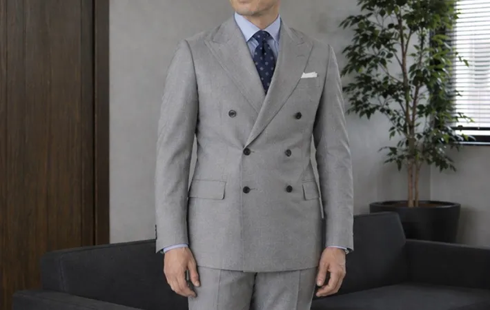 ダブルスーツを着る人の写真