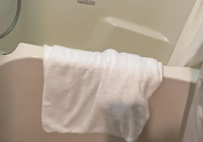バスタブと白いタオルの写真