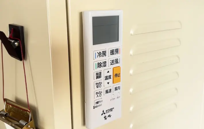 リモコンを貼り付けた画像（撮影：キジカク）