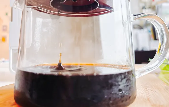 『氷で淹れるアイスコーヒー』を作る写真（撮影：キジカク）