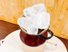 『氷で淹れるアイスコーヒー』を作る写真（撮影：キジカク）