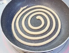 パスタパンケーキを作る写真（撮影：キジカク）