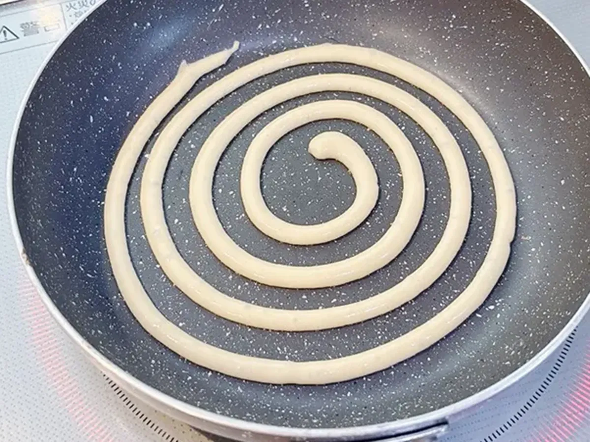 パスタパンケーキを作る写真（撮影：キジカク）