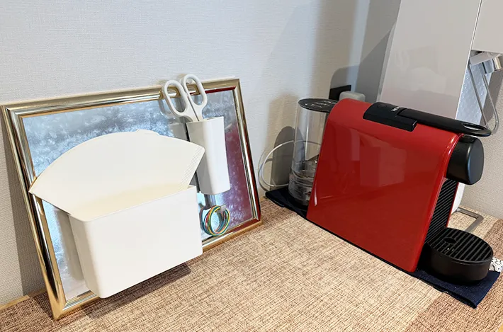 フォトフレームにはめたスチールプレートの使い方（撮影：grapeライフハック編集部）