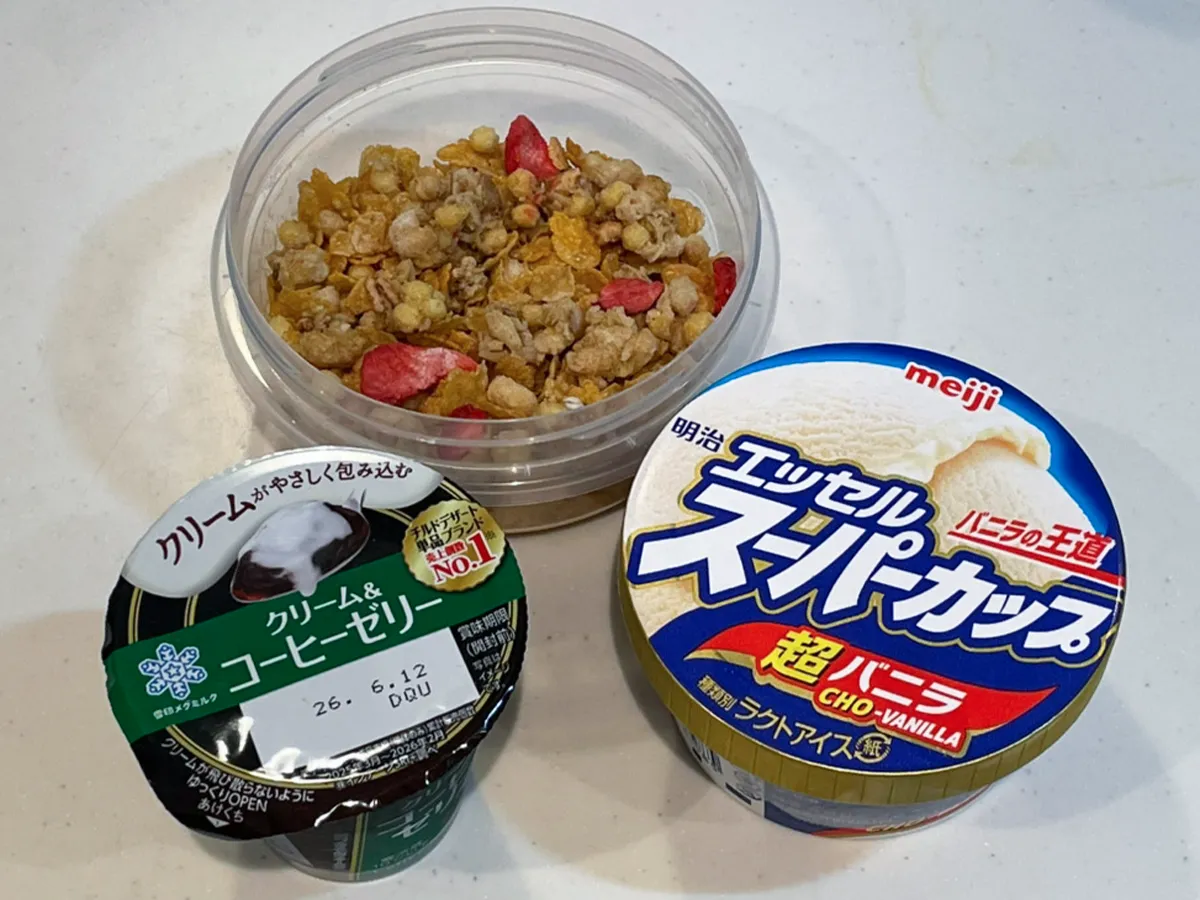 コーヒーゼリー、グラノーラ、バニラアイスの写真（撮影：grapeライフハック編集部）