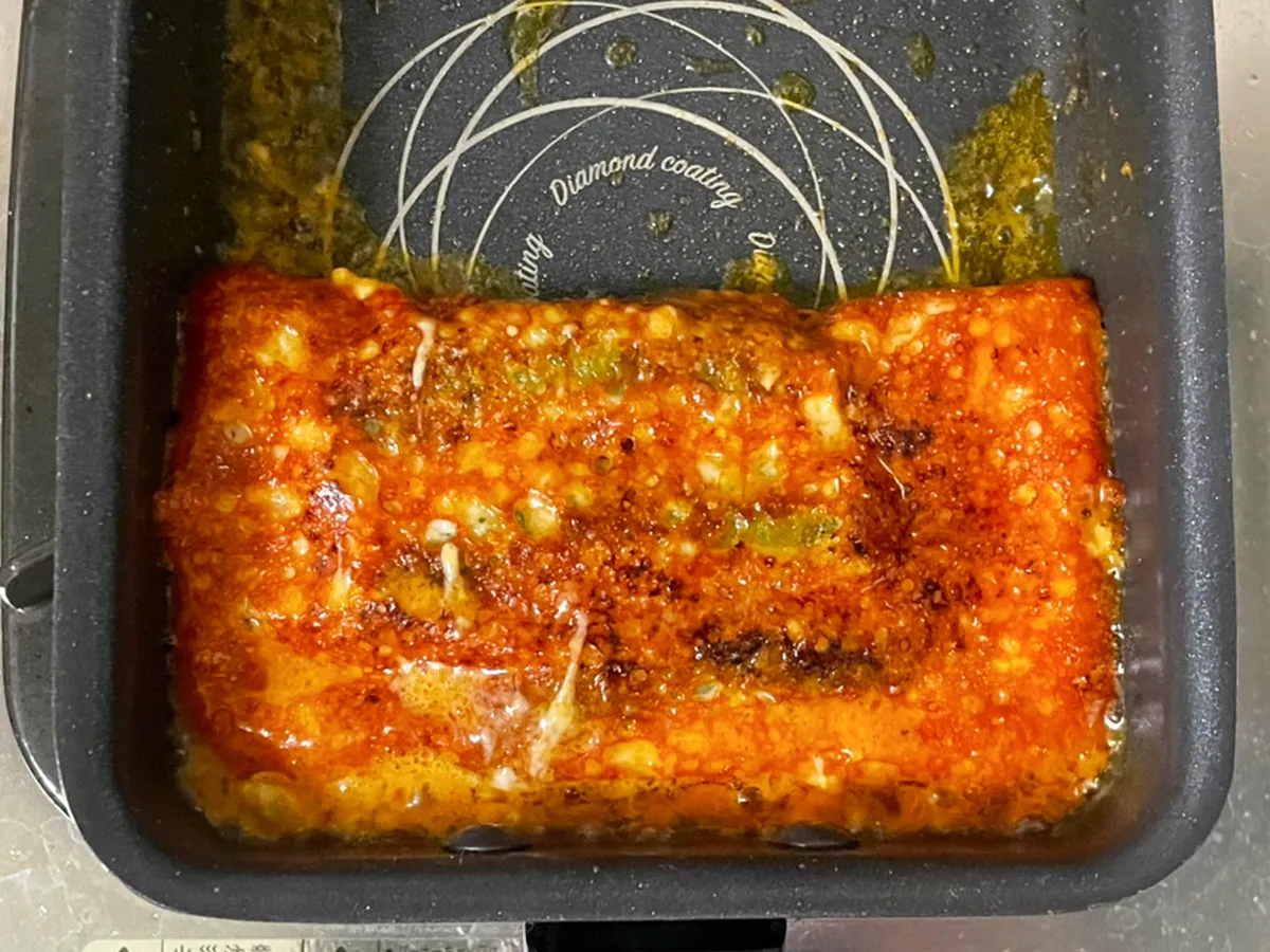 スナップエンドウとチーズを焼く写真（撮影：grapeフード編集部）
