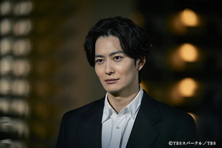 『田鎖ブラザーズ』に出演する岡田将生さんが写る場面写真