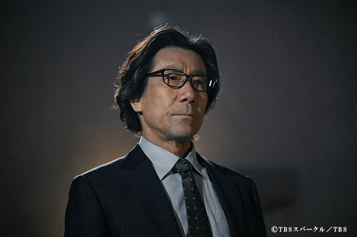 『田鎖ブラザーズ』に出演する岸谷五朗さんが写る場面写真