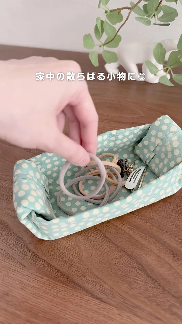 ヘアゴムを入れた手ぬぐいバスケット