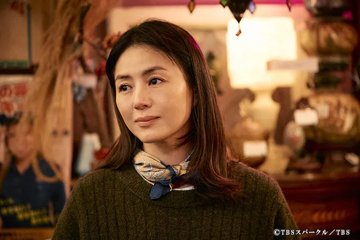 『田鎖ブラザーズ』に出演する井川遥さんが写る場面写真