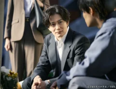 『田鎖ブラザーズ』に出演する岡田将生さんが写る場面写真