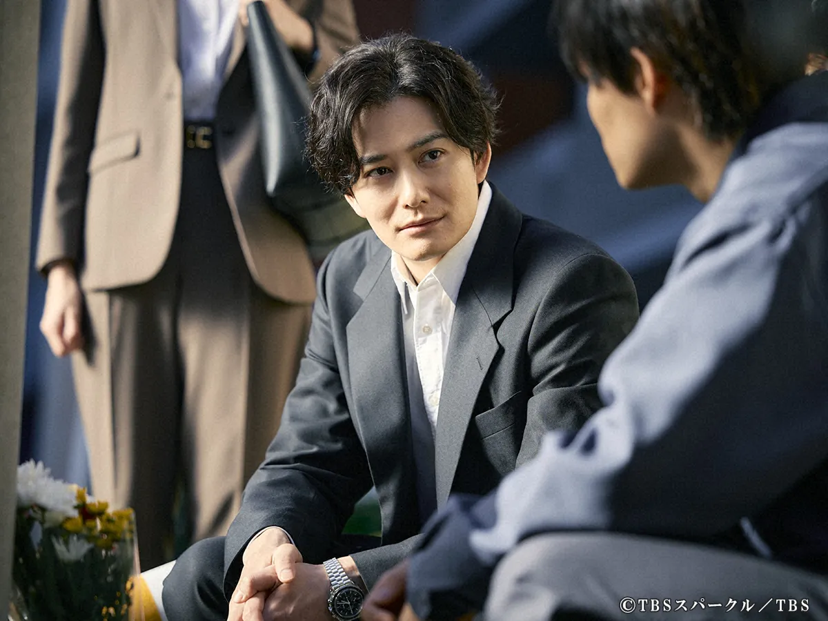 『田鎖ブラザーズ』に出演する岡田将生さんが写る場面写真