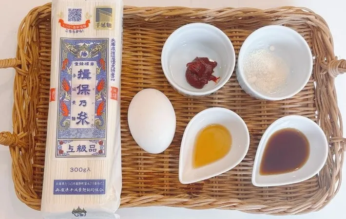 『卵かけそうめん』の材料写真（撮影：キジカク）