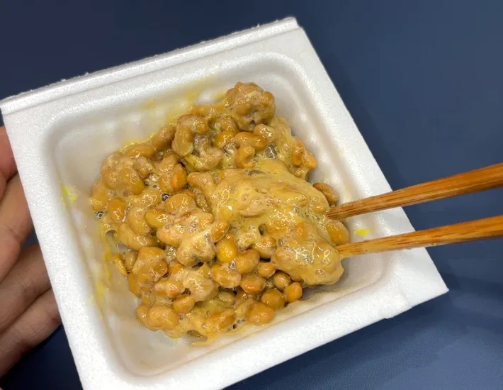 通常の納豆を用意したところの画像（撮影：キジカク）