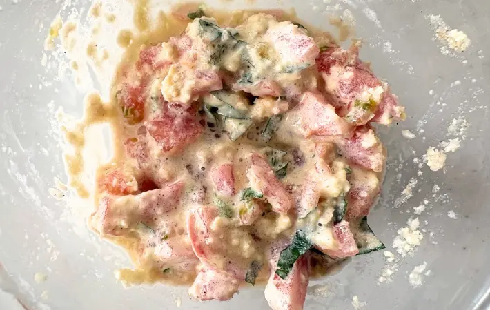 材料をボウルに入れて混ぜた画像（撮影：エニママ）