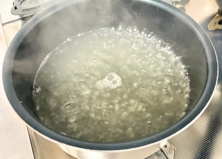 沸騰したスープの画像（撮影：エニママ）