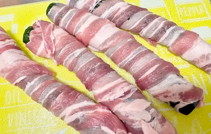 きゅうりに豚バラ肉を巻いた画像（撮影：エニママ）