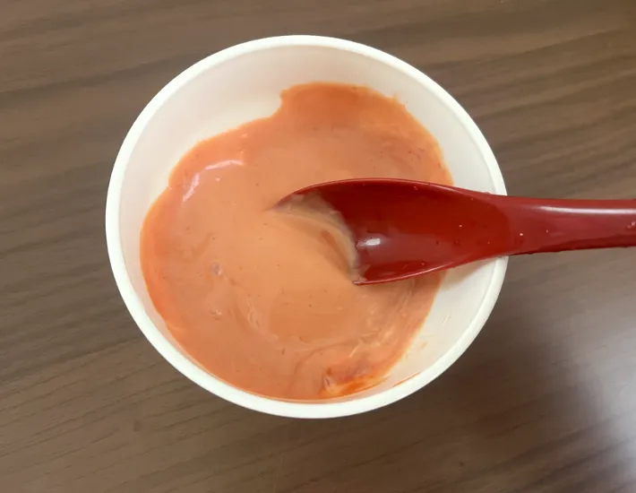 ケチャップとマヨネーズを混ぜた画像（撮影：エニママ）