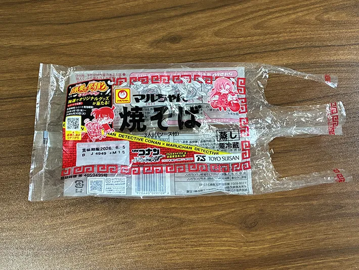 ゴミ袋としてアレンジした焼きそば袋（撮影：grapeライフハック編集部）