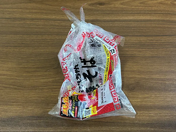袋の口を縛った焼きそば袋（撮影：grapeライフハック編集部）