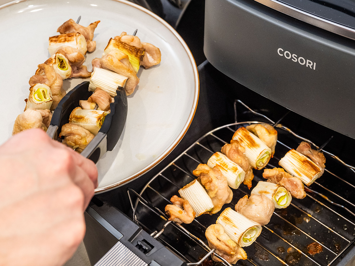 『COSORI 6.0L ノンフライヤー』で焼鳥を作る写真