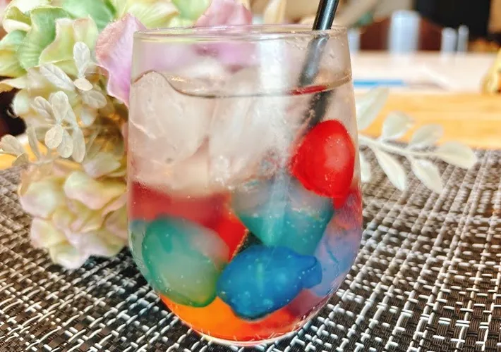 『かき氷シロップわらび餅ドリンク』の写真（撮影：キジカク）