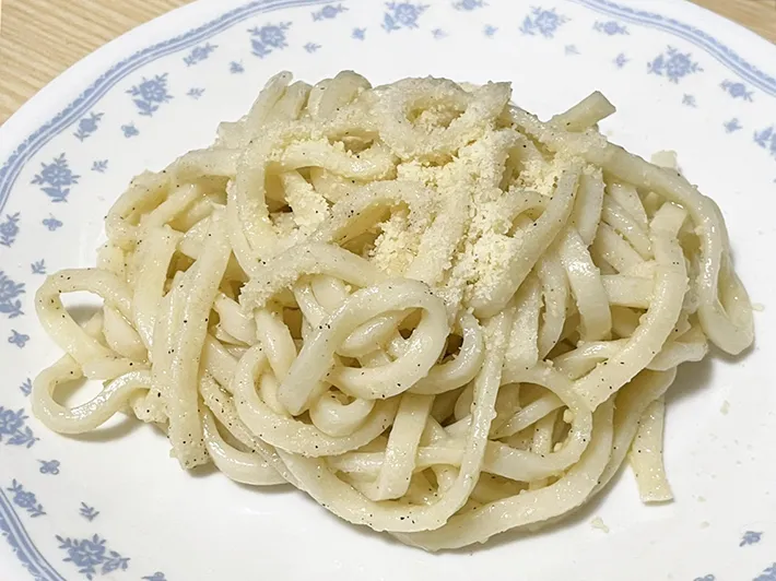 完成したレモンうどんの写真（撮影：grapeフード編集部）