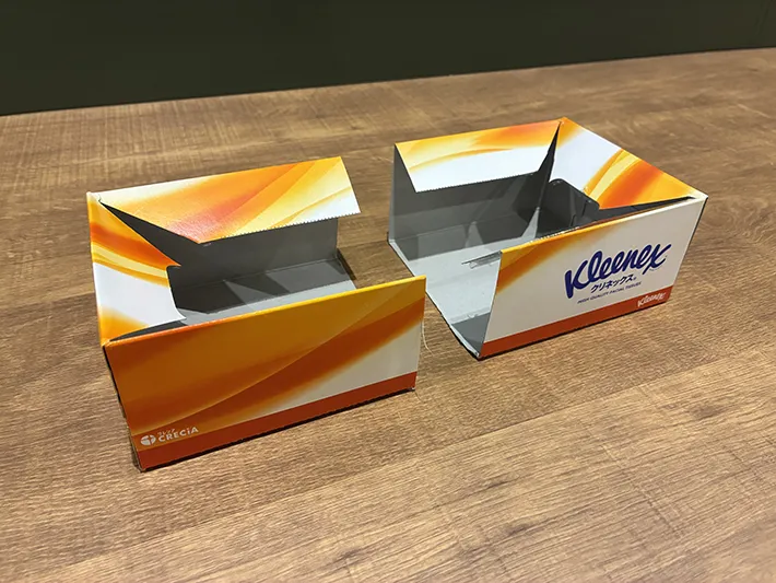半分にカットしたティッシュの空き箱（撮影：grapeライフハック編集部）