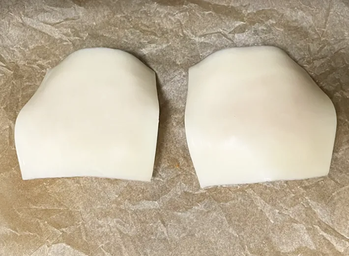 スライスチーズを被せる写真（撮影：grapeフード編集部）
