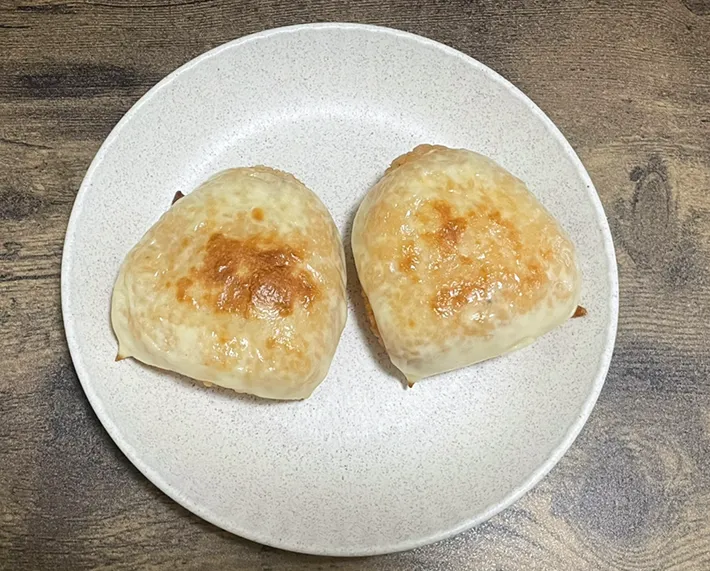 焼きおにぎりの写真（撮影：grapeフード編集部）
