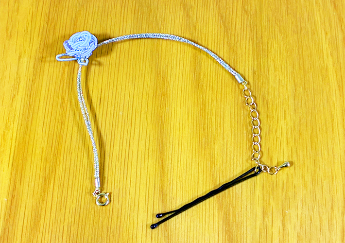 ブレスレットを簡単につける方法の写真（撮影：grapeライフハック編集部）