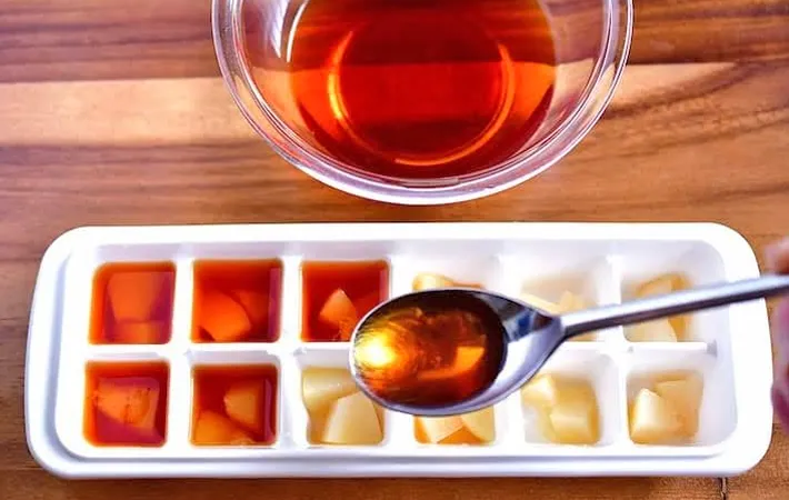 『白桃缶の紅茶氷』を作る写真（撮影：小泉明代）