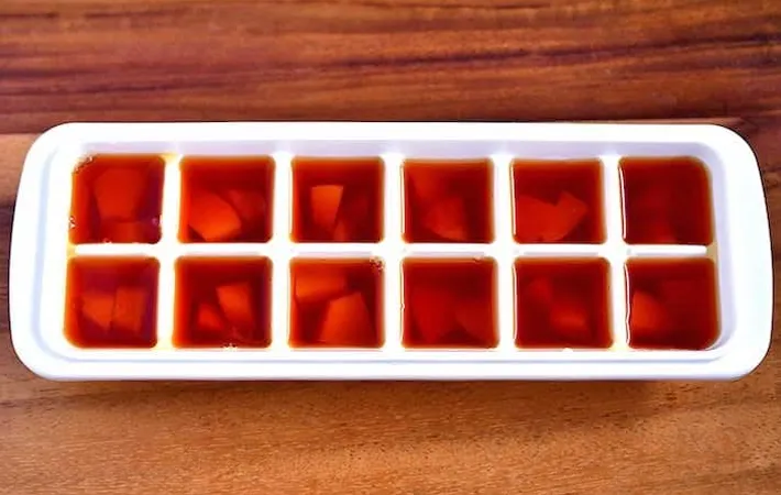 『白桃缶の紅茶氷』を作る写真（撮影：小泉明代）