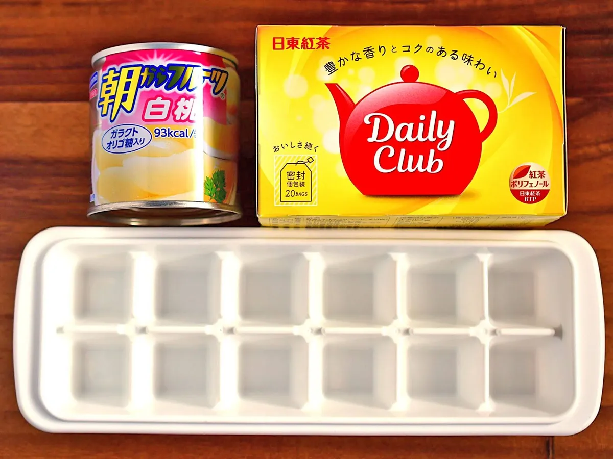 『白桃缶の紅茶氷』の材料写真（撮影：小泉明代）