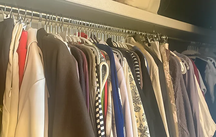 クローゼットの洋服の写真