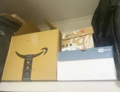 段ボールを収納ボックス代わりにしている写真（画像提供：熊田朱実）