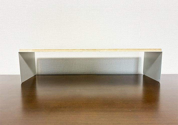 ブックエンドと板の活用写真（撮影：grapeライフハック編集部）