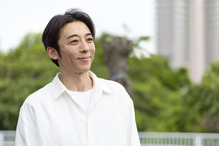 『リボーン ～最後のヒーロー～』に出演する高橋一生さんが写る場面写真