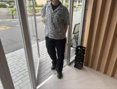 美容院に来店する人の写真