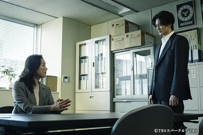 『田鎖ブラザーズ』に出演する岡田将生さんが写る場面写真
