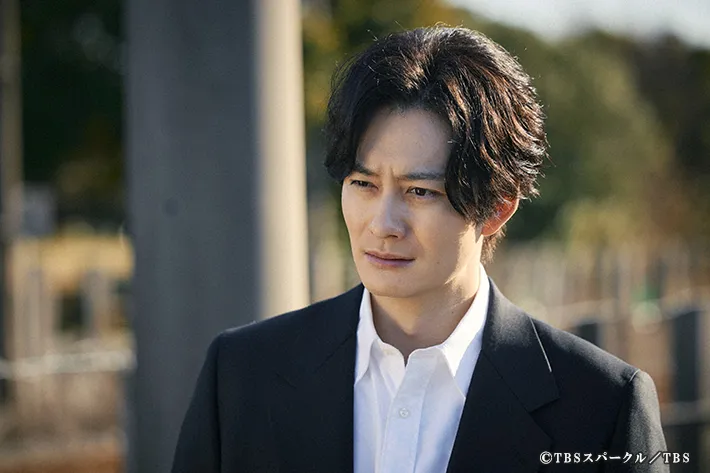 『田鎖ブラザーズ』に出演する岡田将生さんが写る場面写真
